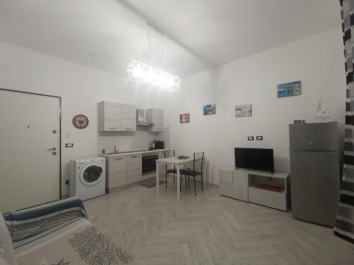 Casa Vacanze Via Nizza 57 Zinola-Wifi Савона Екстер'єр фото