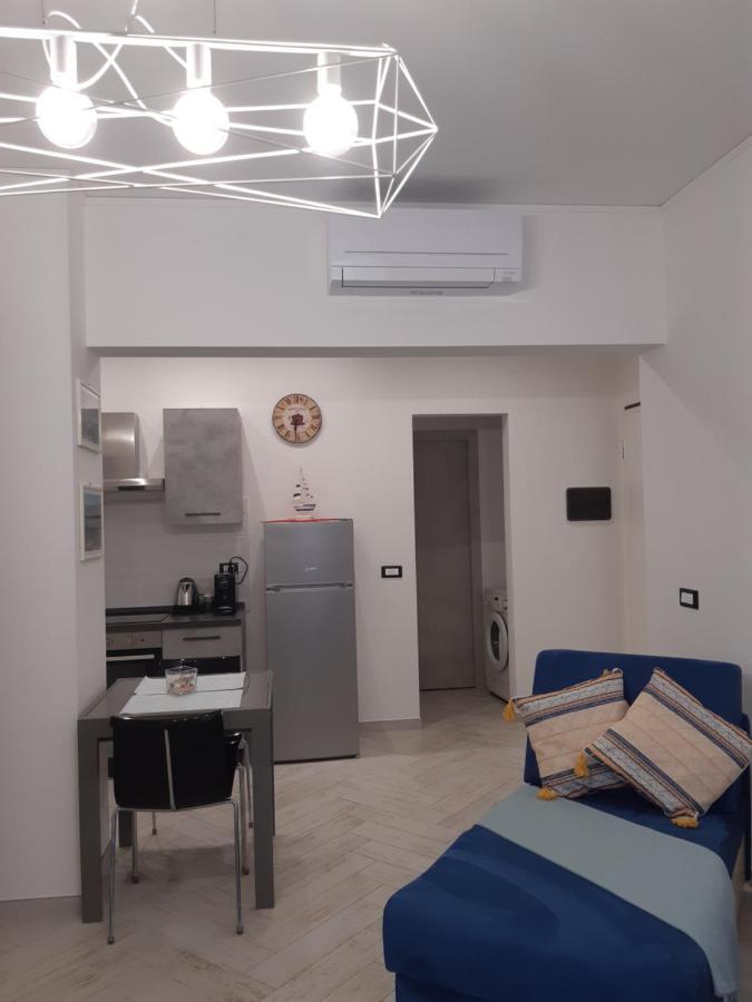 Casa Vacanze Via Nizza 57 Zinola-Wifi Савона Екстер'єр фото